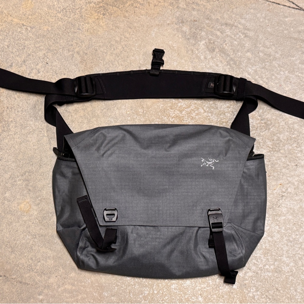 Arc'teryx Dark Gray Men's Messenger Bag with Black Straps